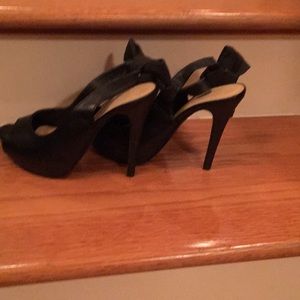 Charles Albert sz6.5 Black slink back 4.5” heels